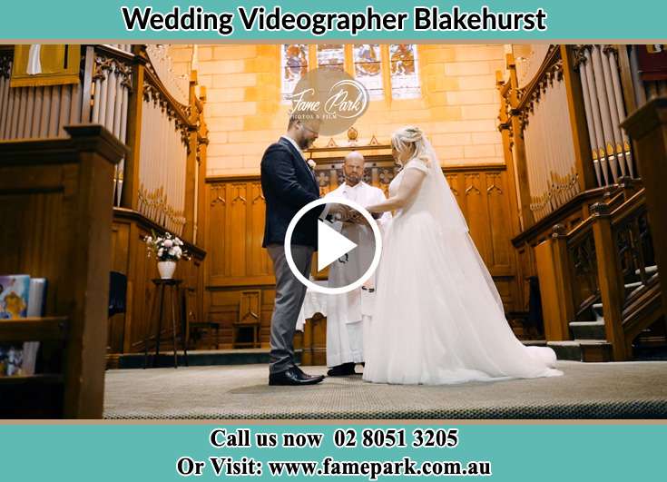 Bride and Groom at the altar with pastor Blakehurst NSW 2221